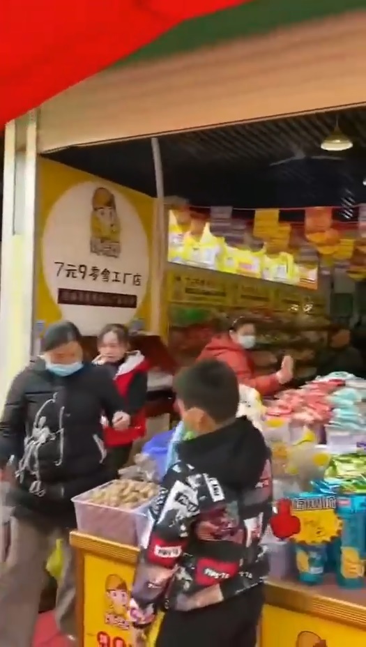 热烈祝贺广西崇左金桂市场7块9零食加盟店开业大吉