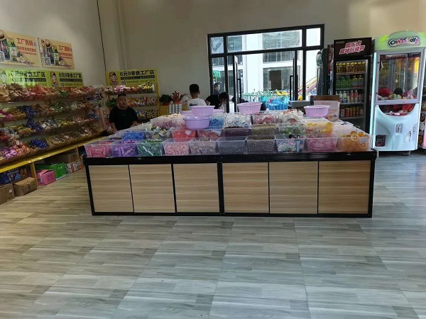 投资馋嘴郎开量贩零食加盟店如何?