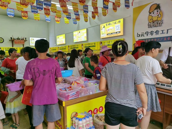 为什么佛山投资者愿意加盟品牌零食店?