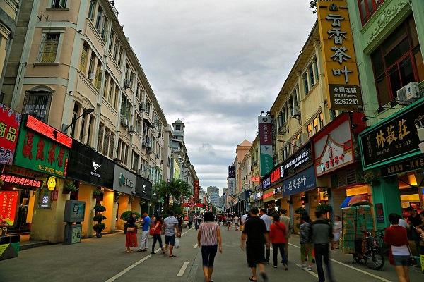 厦门附近乡镇开零食店怎么加盟?